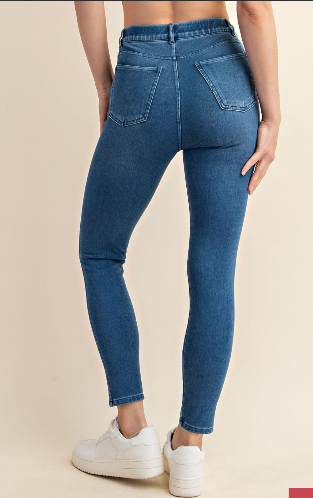 Cotton Twill Fabric
- 4 Way Stretch for Comfortability and Elasticity
- Belt Loop
- Front Zip and Button Closure
- 4 Pockets


Fabric: 58% Cotton, 27% Polyester, 15%